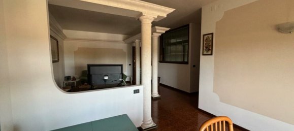 2 bedrooms Apartment in Udine, Italy No. 280623 4