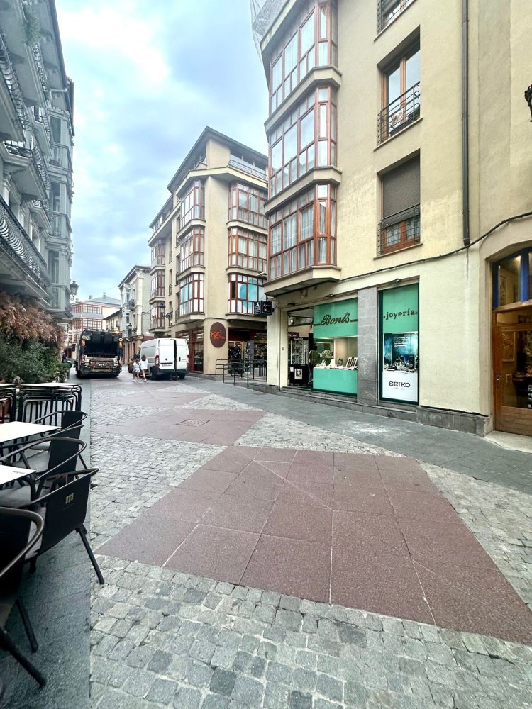 316m² Commercial property in Jaca, Spain No. 253651