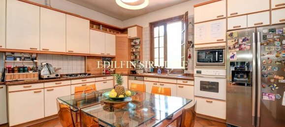 4 bedrooms Villa in Sirmione, Italy No. 129611 14