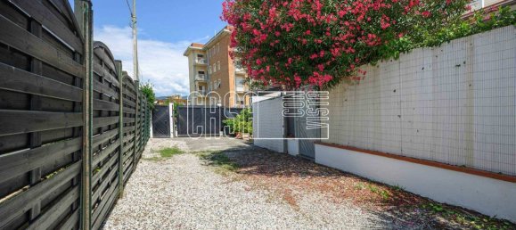 4 bedrooms Villa in Sarzana, Italy No. 319089 14