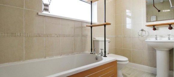 3 bedrooms House in Barry, United Kingdom No. 2718 12