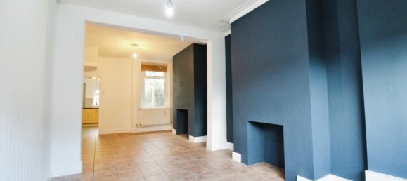 3 bedrooms House in Barry, United Kingdom No. 2718 4