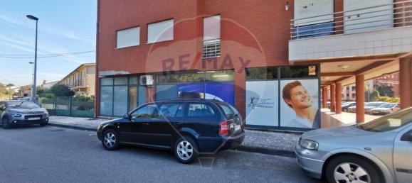 31m² Commercial property in Vila Verde, Portugal No. 33179 2