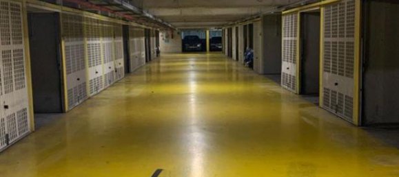 1 room Garage in Parma, Italy No. 232707 2