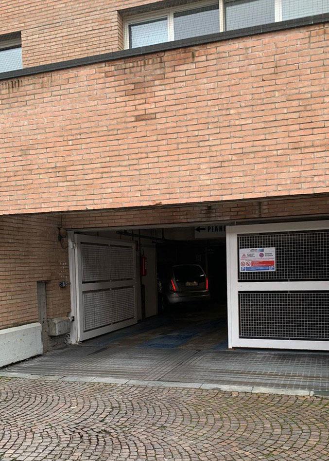 1 room Garage in Parma, Italy No. 232707