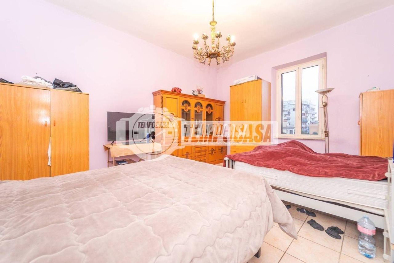 3 rooms Apartment in Rome, Italy No. 83721