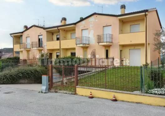 5 غرف نوم فيلا في Gualdo Tadino, Italy رقم 268374