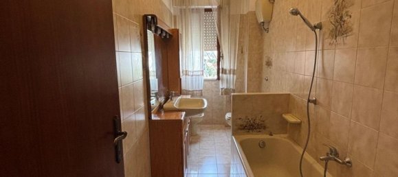 5 rooms Apartment in Latina, Italy No. 13576 9