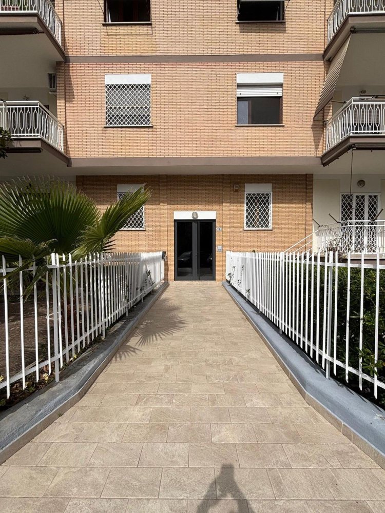 5 rooms Apartment in Latina, Italy No. 13576