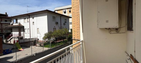 5 rooms Apartment in Latina, Italy No. 13576 17