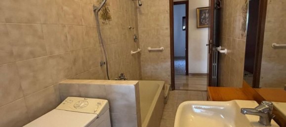 5 rooms Apartment in Latina, Italy No. 13576 10