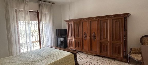5 rooms Apartment in Latina, Italy No. 13576 2