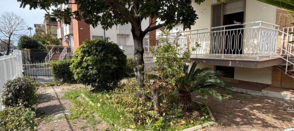 5 rooms Apartment in Latina, Italy No. 13576 34