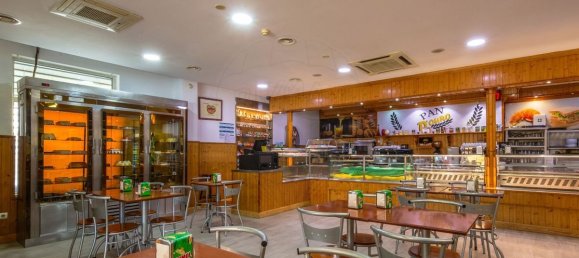 204m² Commercial property in Setubal, Portugal No. 141098 13