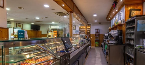 204m² Commercial property in Setubal, Portugal No. 141098 9