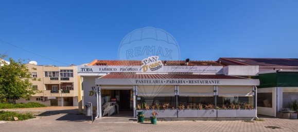 204m² Commercial property in Setubal, Portugal No. 141098 22