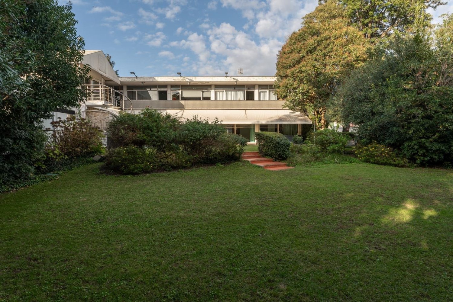 5 bedrooms Villa in Lisbon, Portugal No. 110594