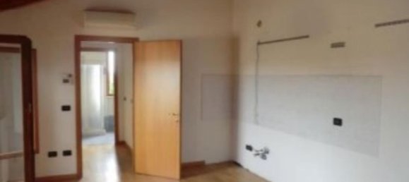 Bureau à Curtatone, Italy 83m² No. 364571 2