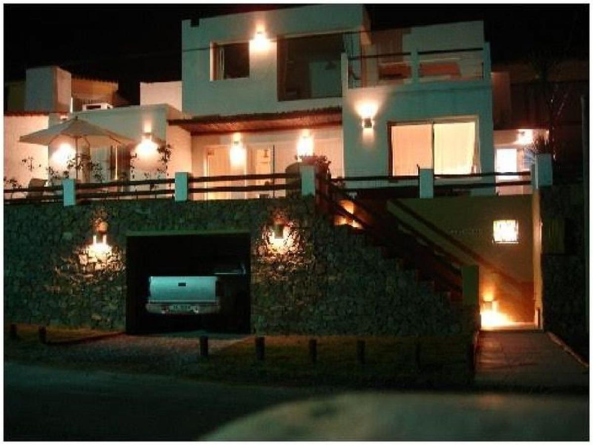 3 bedrooms House in Maldonado, Uruguay No. 10793