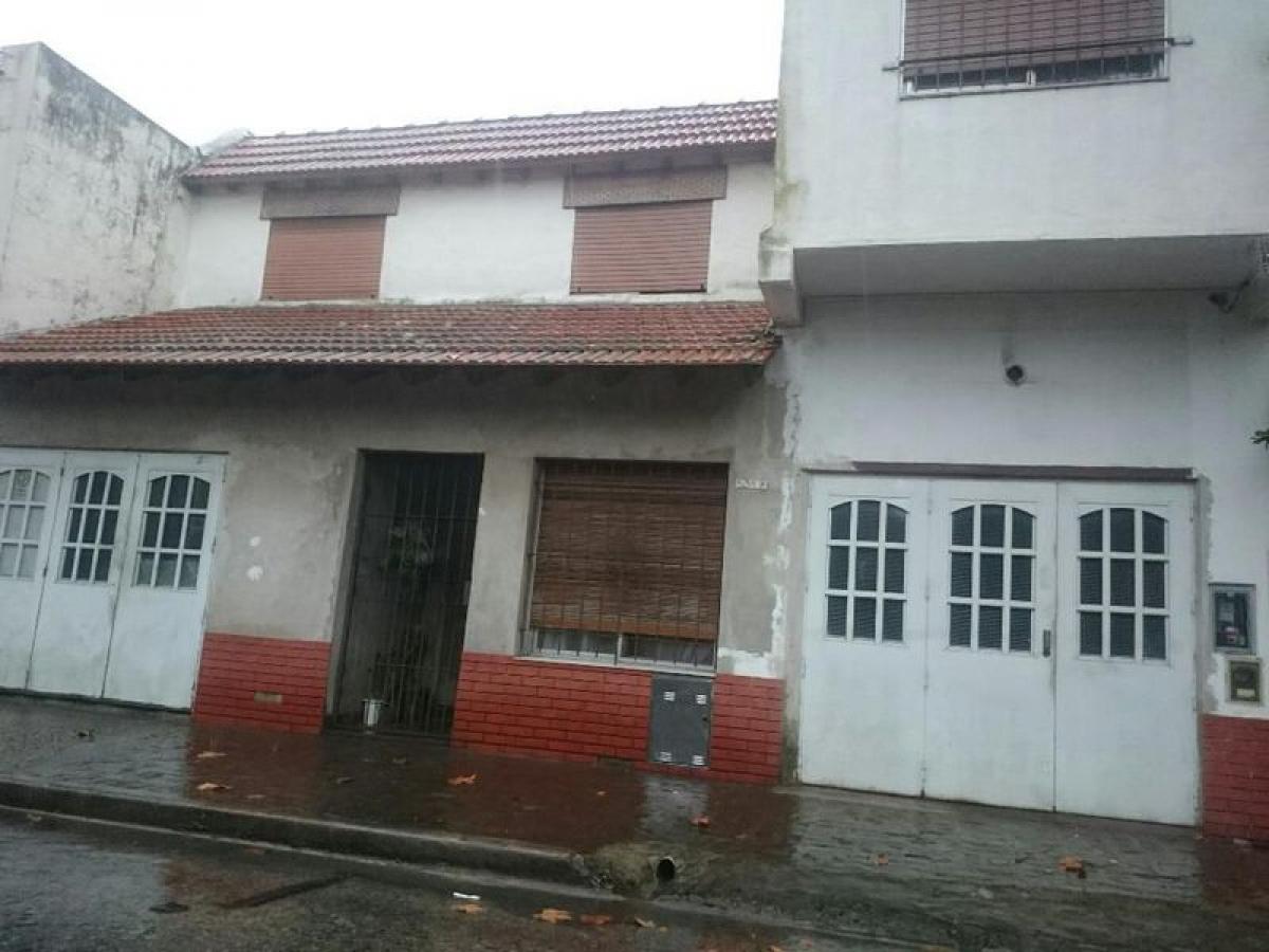 Casa de 4 dormitorios en San Fernando, Argentina No. 71965