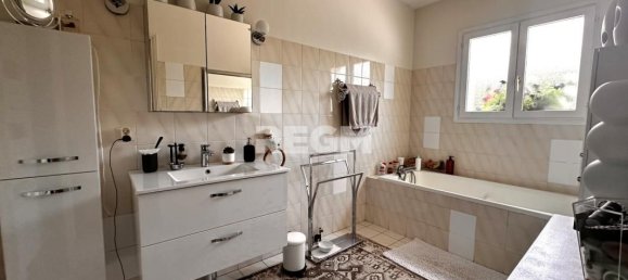 2 Schlafzimmer Haus in La Chapelle-Saint-Mesmin, France, Nr. 249950 13