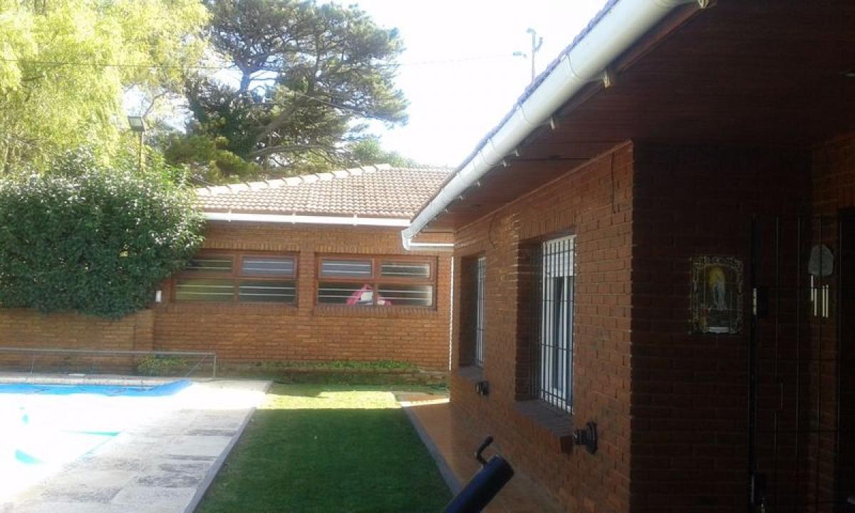 2 bedrooms House in Mar del Plata, Argentina No. 73208