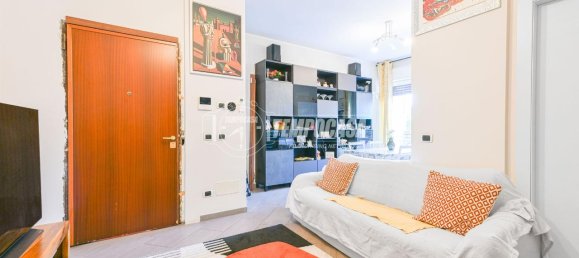 Квартира с 2 комнатами в Сеграте, Италия № 107234 6