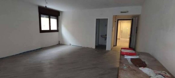 2-salle Appartement à Bovisio Masciago, Italy No. 287295 7