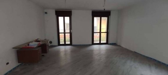 2-salle Appartement à Bovisio Masciago, Italy No. 287295 8