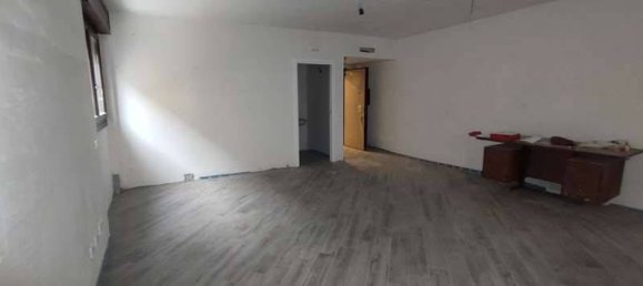 2-salle Appartement à Bovisio Masciago, Italy No. 287295 9