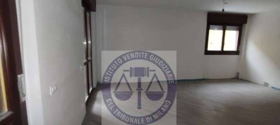 2-salle Appartement à Bovisio Masciago, Italy No. 287295 6