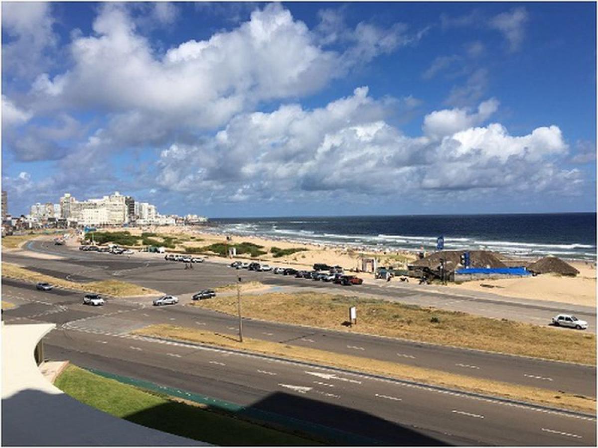 3 bedrooms Apartment in Maldonado, Uruguay No. 3377