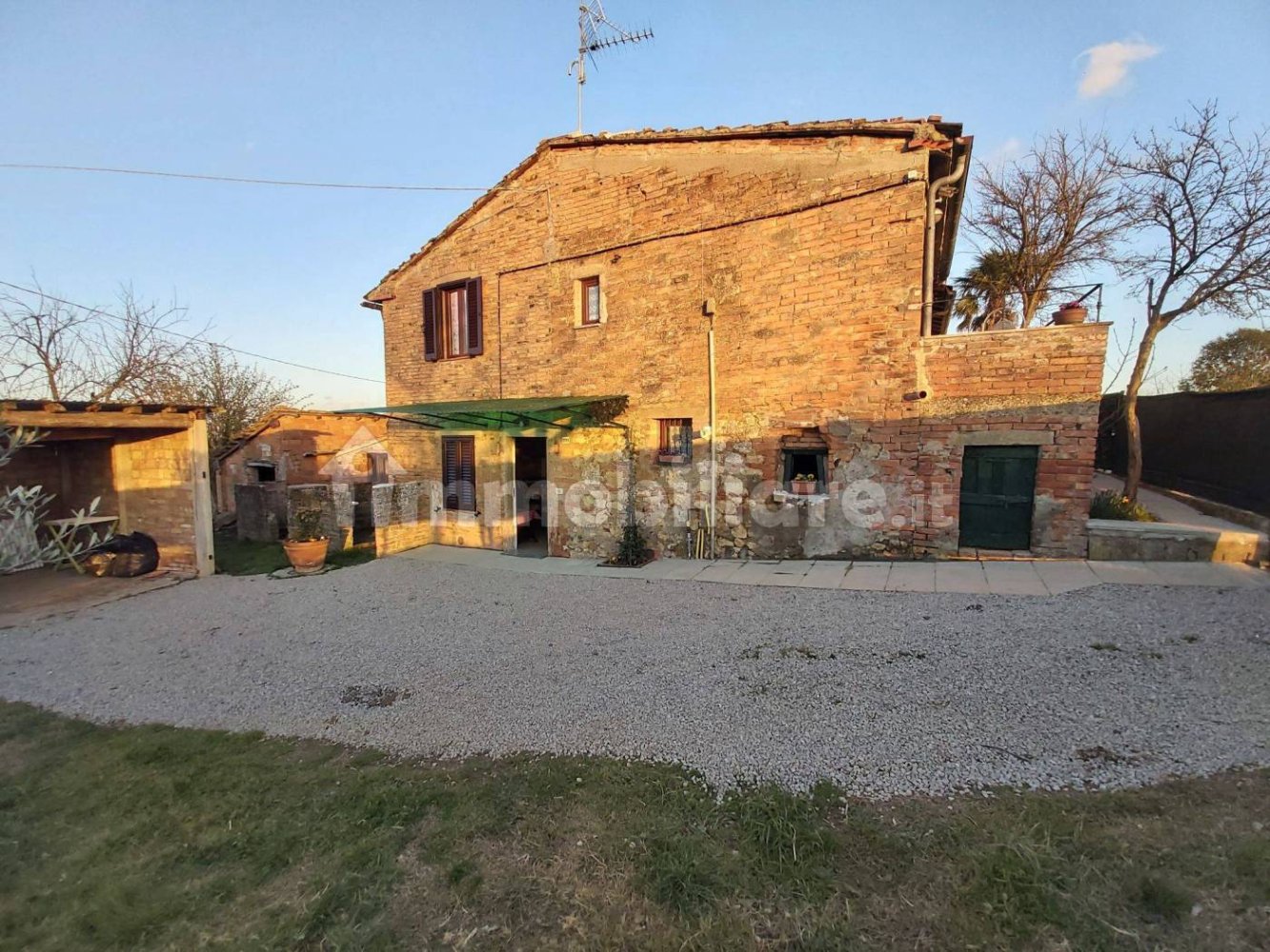 2 bedrooms House in Chiusi, Italy No. 256555