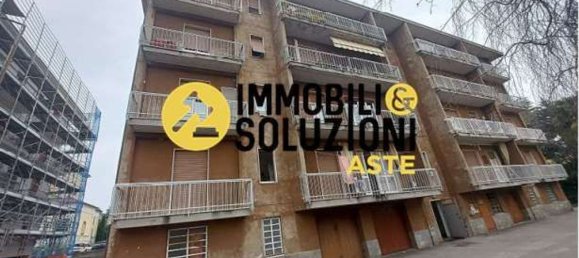 3 rooms Apartment in Solbiate Arno, Italy No. 185525 2
