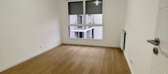 2 bedrooms Apartment in Clichy, France No. 181450 2