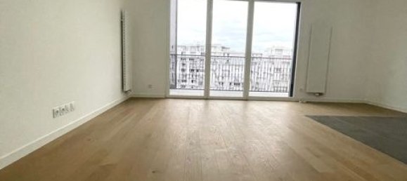 2 bedrooms Apartment in Clichy, France No. 181450 3