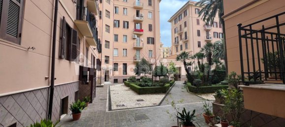 5 bedrooms Apartment in Rome, Italy No. 63953 3