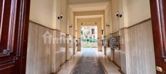 5 bedrooms Apartment in Rome, Italy No. 63953 4