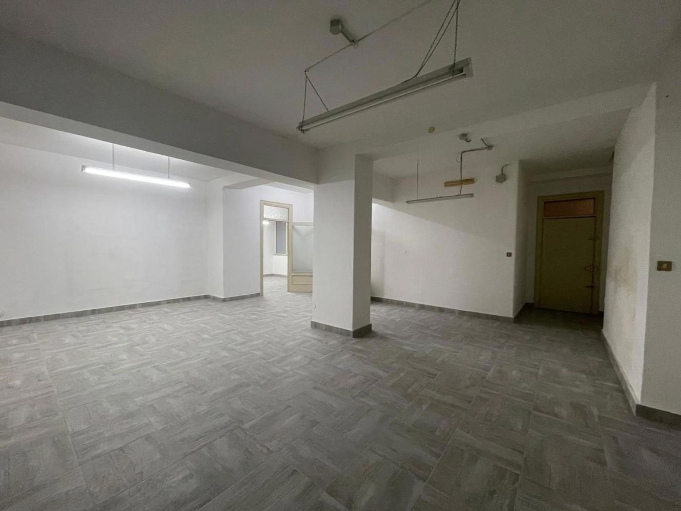 Gewerbliche Immobilie in Palermo, Italy 130m², Nr. 395765