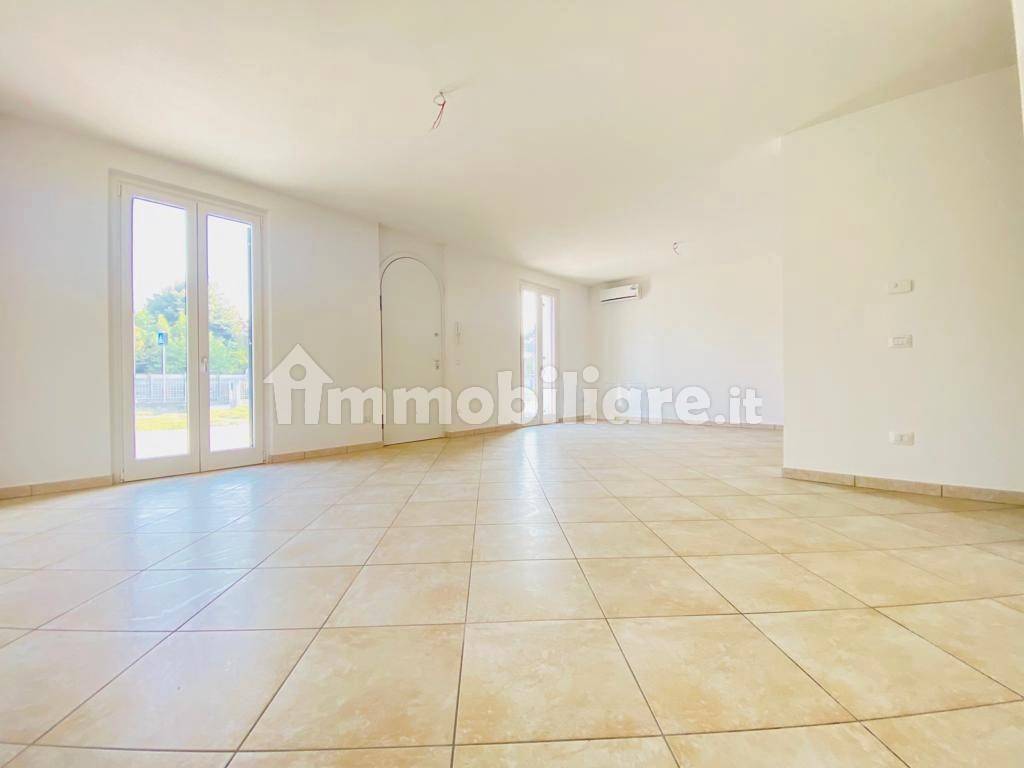 Дом с 3 спальнями в Боволоне, Италия № 108450