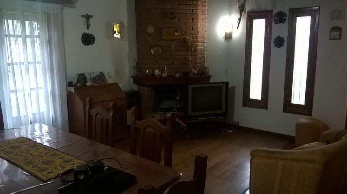4 bedrooms House in Mar del Plata, Argentina No. 102890