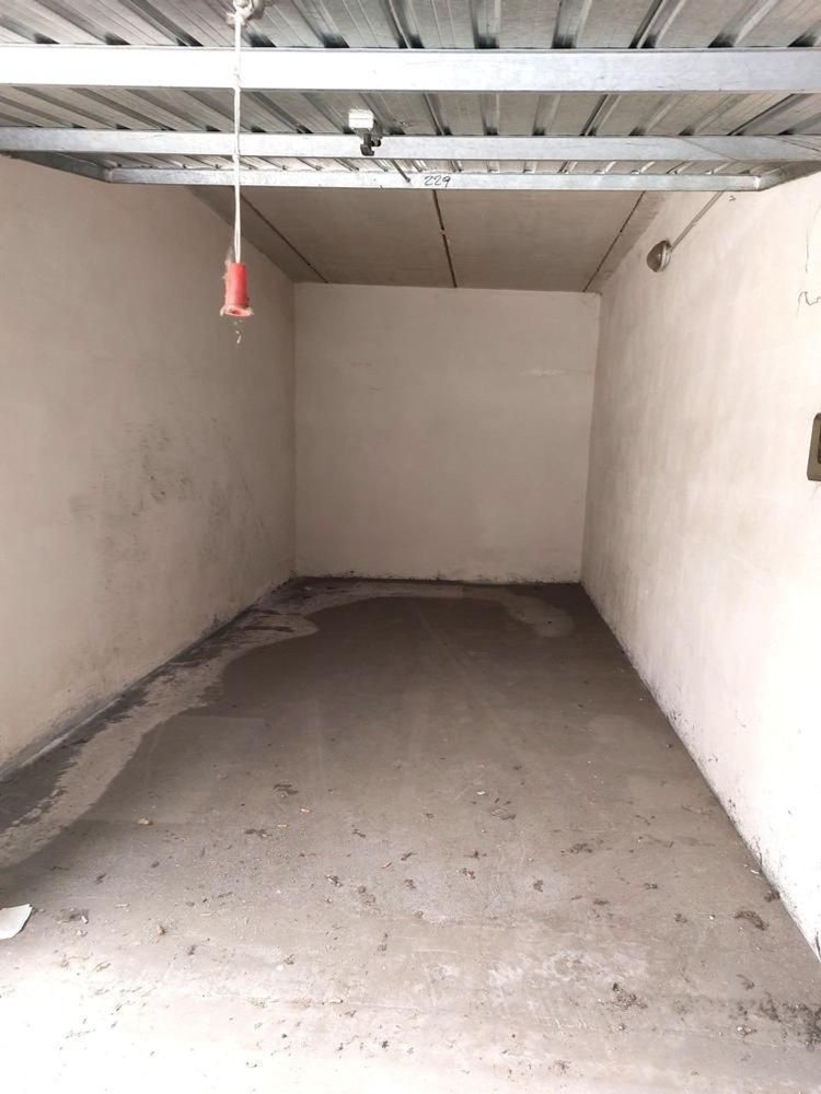 17m² Garage in Rome, Italy No. 369878