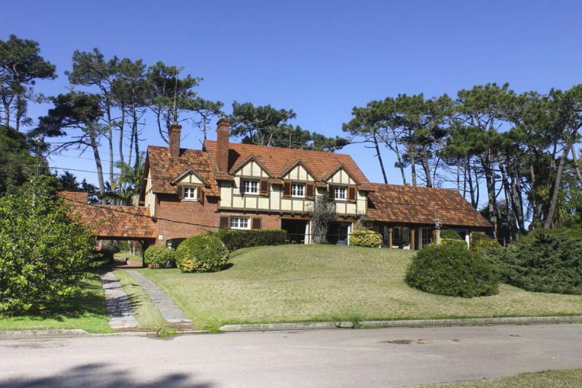 6 bedrooms House in Maldonado, Uruguay No. 1240