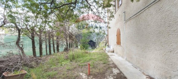 5 rooms Apartment in Cugnoli, Italy No. 128496 18