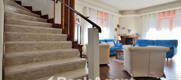 5 bedrooms Apartment in Aprilia, Italy No. 304889 9