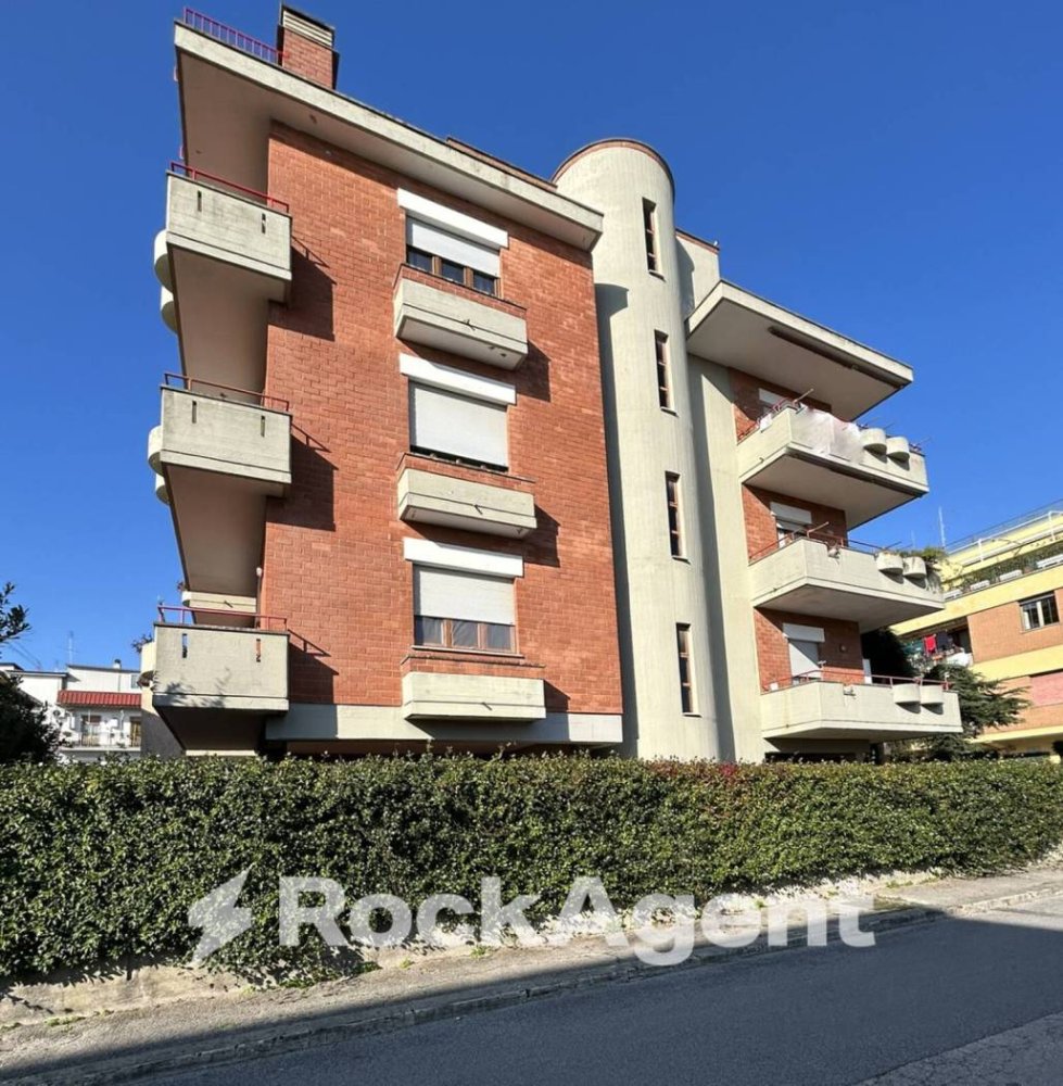 5 bedrooms Apartment in Aprilia, Italy No. 304889