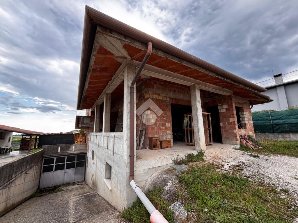 3 bedrooms Villa in Cornuda, Italy No. 264045