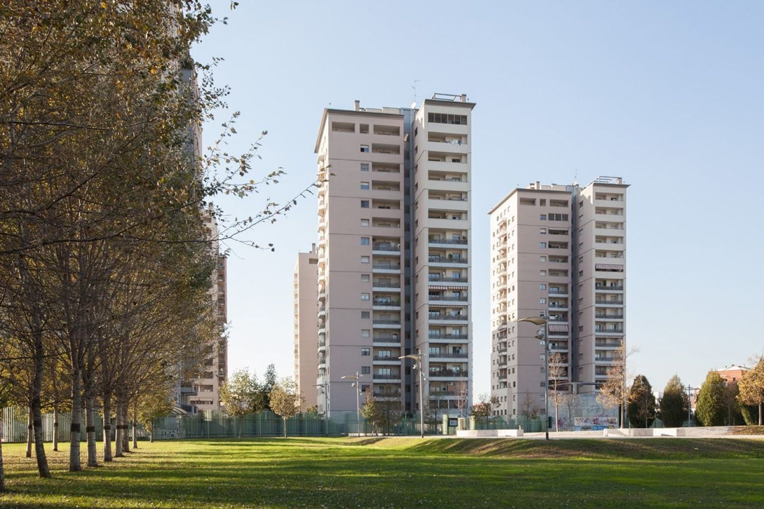 3 rooms Apartment in Milan, Italy No. 264883