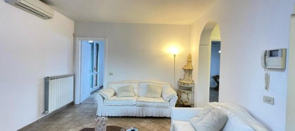 3 rooms Apartment in Empoli, Italy No. 64289 4