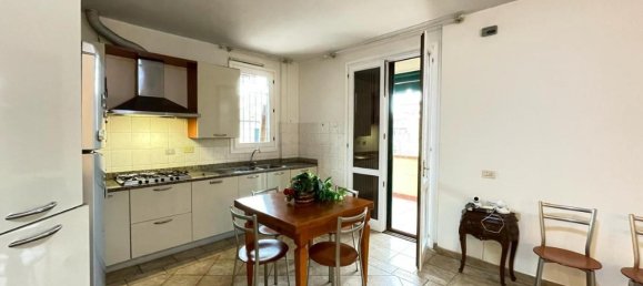 3 rooms Apartment in Empoli, Italy No. 64289 7